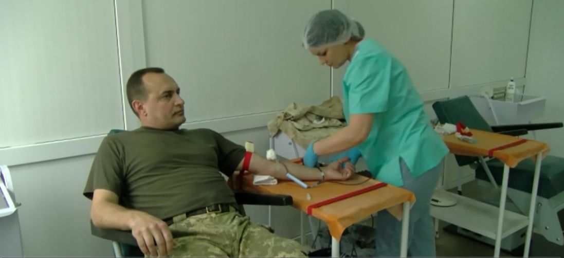 На Волині армійці масово здають кров для онкохворої малечі (відео)