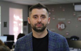 «Телефонуйте особисто мені і ми їх трахнемо»,  — головний «слуга народу» про «феодалів»