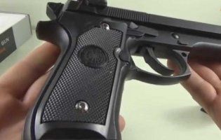 У Луцьку злочинець з іграшковим пістолетом наробив лиха