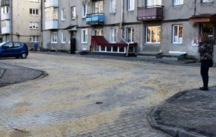 Як ремонтують двори у центрі Луцька (фото)