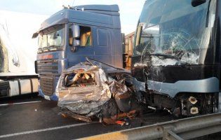 На трасі Київ-Одеса — масштабна аварія з 11-ма автомобілями (фото 18+)