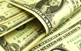 Курс долара впав нижче 24 гривень