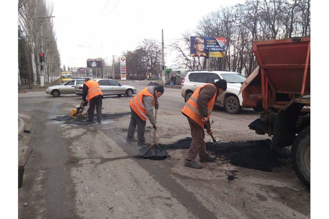 В Україні відмовляються від ямкового ремонту доріг, – Кабмін