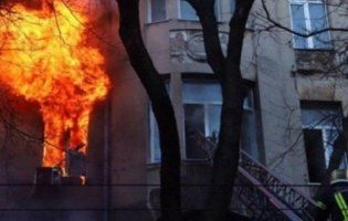 Студенти вистрибували через вікна – загорівся одеський коледж (фото, відео)