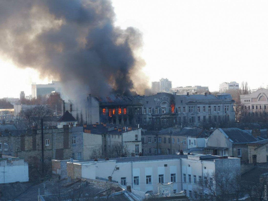 Пожежа в Одесі: невідома доля 7 людей (фото)