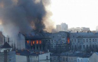 Пожежа в Одесі: невідома доля 7 людей (фото)