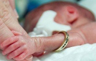 «Зараз вона дуже рідко хворіє», - мама волинянки, яка народилась із вагою 650 грамів