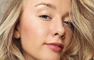 Із Cosmopolitan звільнили редакторку, яка поглумилася з похорону Героя України