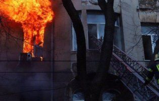 Пожежа в Одесі: знайшли перший труп (відео 18+)