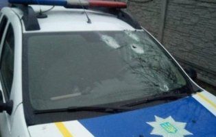 На Київщині обстріляли авто поліції. Кажуть, що через паркування