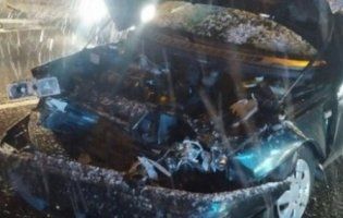 ДТП у Луцьку: легковик врізався в маршрутку, водія вирізали з розбитого авто (фото)