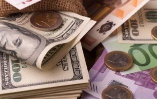 Долар дешевшає: курс валют на 16 грудня