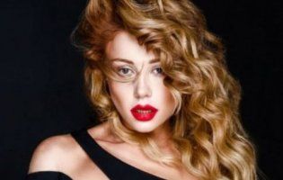 Тіна Кароль оголила довгі стрункі ноги (фото)