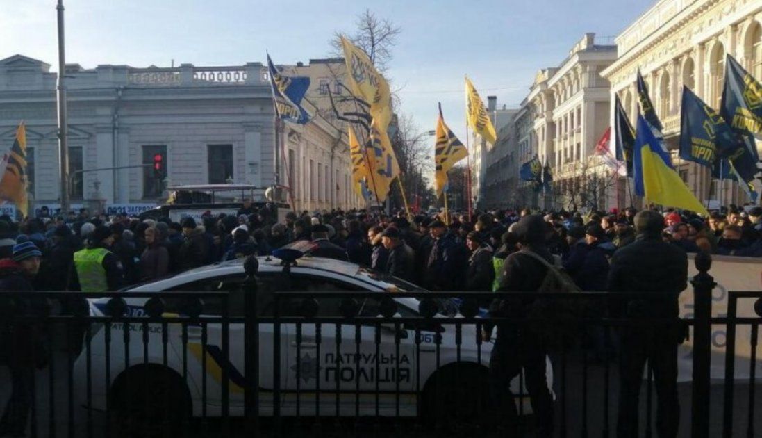 У центрі Києва – масові мітинги (фото, відео)