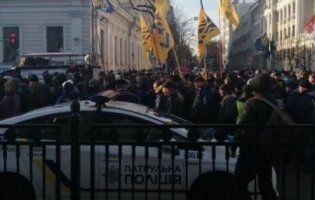 У центрі Києва – масові мітинги (фото, відео)