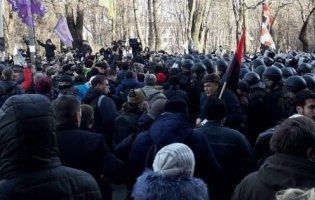 На мітингу в Києві помер чоловік