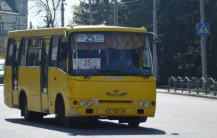 У луцькому транспорті скасували оплату готівкою