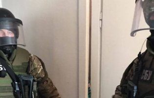 На Донбасі співробітники СБУ торгували даними прослушки