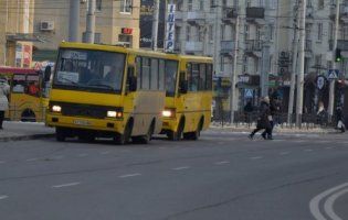 У деяких маршрутках Луцька продовжують розраховуватися готівкою