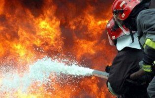 На Рівненщині через вибух газового балону згоріло авто (фото)