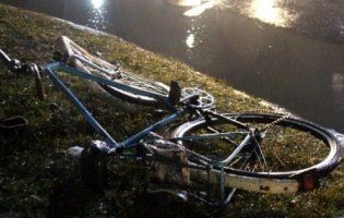 На Волині автомобіль збив велосипедиста (фото)