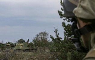 На Донбасі бойовики не припиняють обстрілів