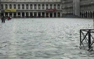 Напередодні Різдва Венеція знову пішла під воду (відео)