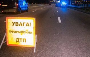 Розтрощені автомобілі та постраждалі – моторошна ДТП на Житомирській трасі (фото)