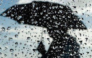 Дощі та мокрий сніг: погода 26 грудня