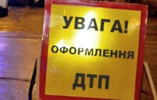 Автомобіль розірвало навпіл – страшна ДТП у Києві (відео 18+)
