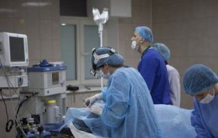 Зупинити серце, щоб… продовжити життя. Репортаж із операційної