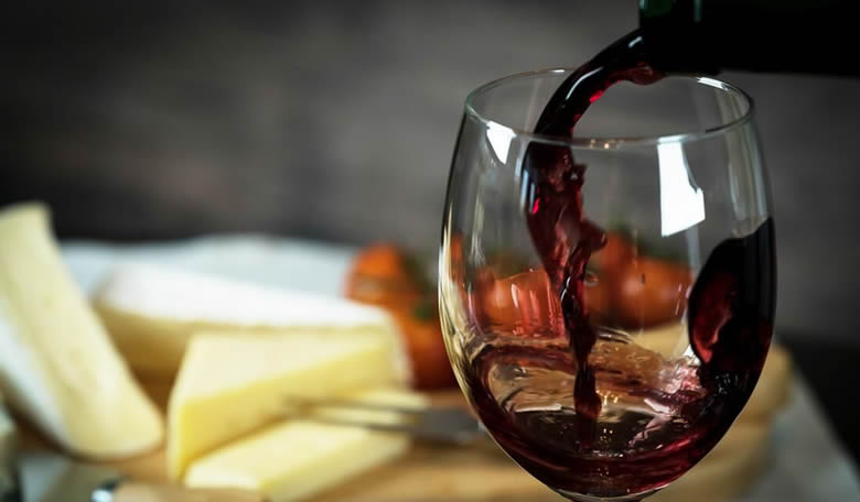 Яка шкода від червоного вина?