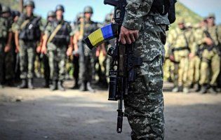 На Донбасі під час обстрілів бойовиків поранили українського військового