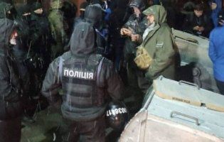 У Києві активісти продовжують блокувати Лук'янівське СІЗО