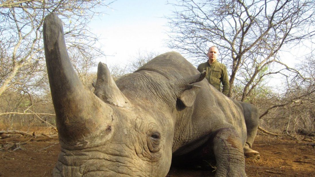 Скандальний нардеп похизувався вбитими дикими тваринами (фото)