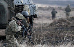 На Донбасі снайпери поранили українського військового