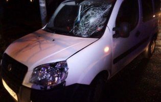 У новорічну ніч в Луцьку чоловіка збив фургон (фото)
