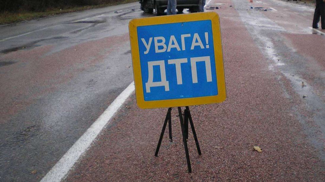 ДТП на Волині: водія вирізали з автомобіля (фото)