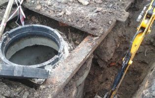 У Луцьку під час риття каналізації виявили пам'ятки історії (фото)