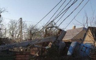 У Луцьку перекинувся автокран – мікрорайон залишився без світла