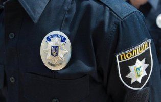 У Києві п'яний чоловік зламав палець поліцейському