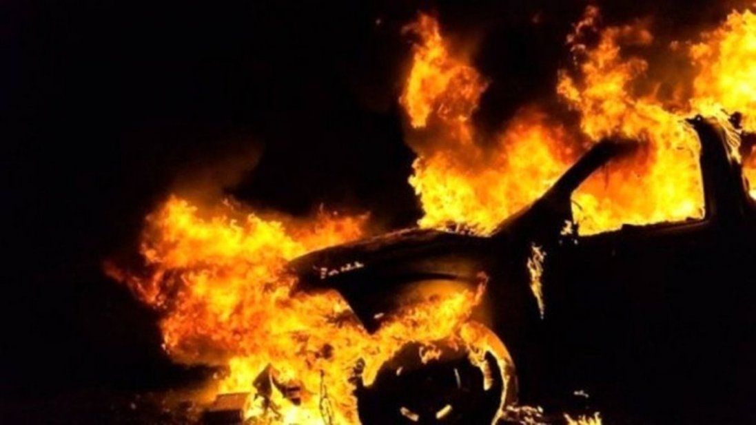 Поблизу Луцька  згоріло елітне авто (відео)