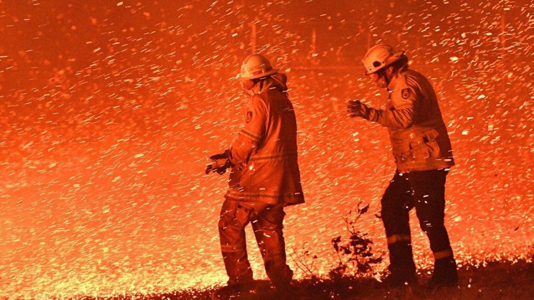Неначе в пеклі: опублікували відео австралійських пожеж з висоти