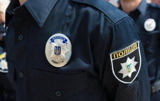 Біля Києва чоловік викруткою продірявив щоку поліцейському