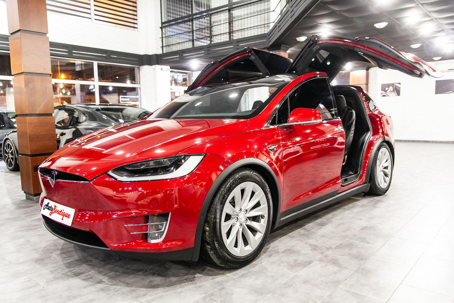 Tesla Model X - найбезпечніший кросовер