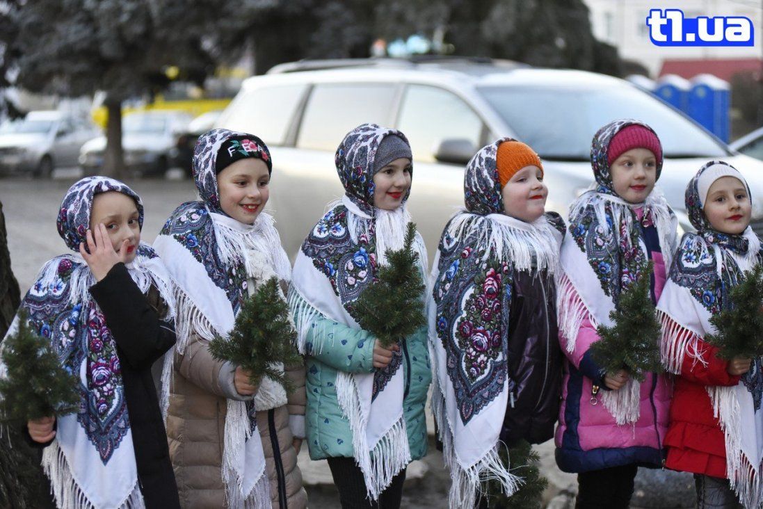 Щасливі діти та натхненні дорослі: фото «Спільної коляди» в Луцьку