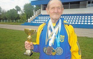 У 71 рік став абсолютним чемпіоном України