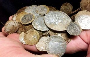 Лучанин незаконно переправляв старовинні монети за кордон