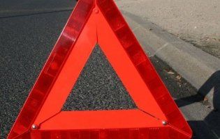 ДТП у Луцьку: відкинутий на тротуар Mercedes травмував жінку