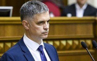 Міністр закордонних справ не зміг пояснити, чому Зеленський літав в Оман